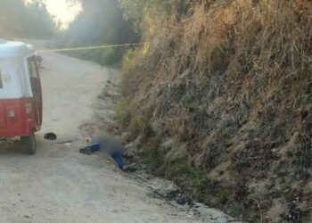 Acribillan a balazos a mototaxista en un camino de terracería de Santo Domingo de Morelos
