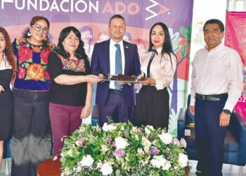 La entrega de trenzas se realizó en la Terminal ADO Oaxaca.