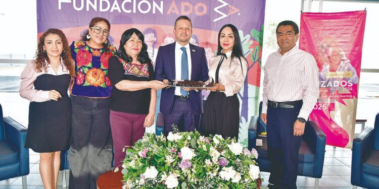 La entrega de trenzas se realizó en la Terminal ADO Oaxaca.