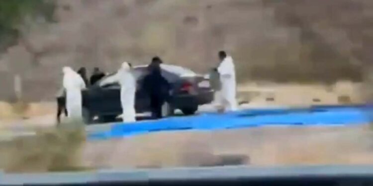 Al interior de un auto se hallaron restos humanos, mientras que alrededor había varios cuerpos.