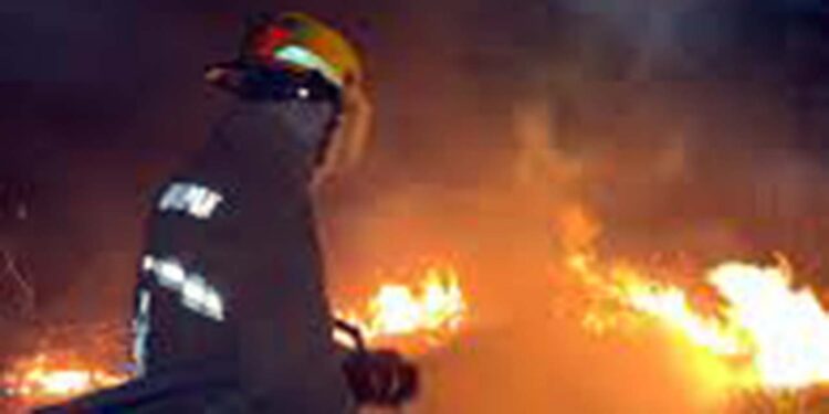 Ambos siniestros fueron controlados por los bomberos.
