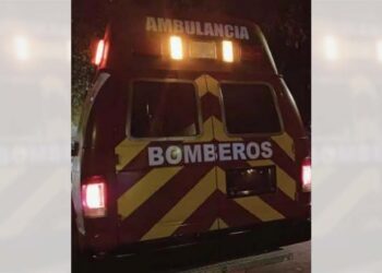 Auxilian a joven lesionado.