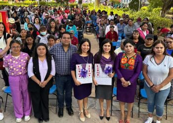 Adriana Alejandra Ramos León participó como ponente en el ciclo de conferencias por el 8M.