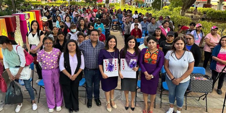 Adriana Alejandra Ramos León participó como ponente en el ciclo de conferencias por el 8M.