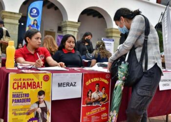 Foto: Rubén Morales // Alrededor de 30 empresas presentaron sus vacantes en el segundo patio de Palacio Municipal.