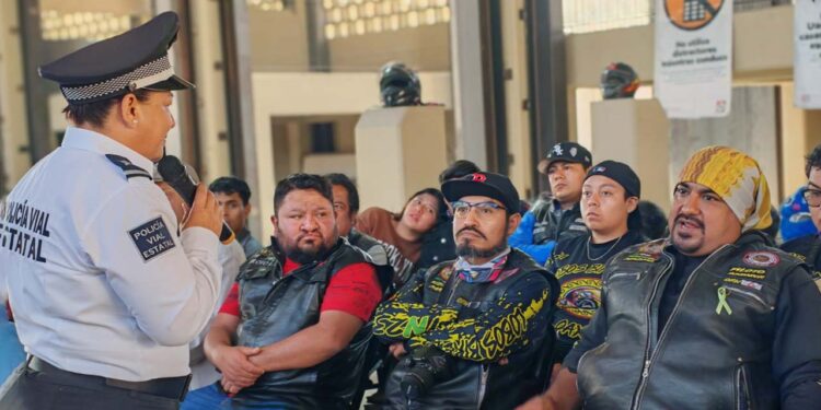 Bajo tutela policial, motoristas aprendieron más sobre las reglas de seguridad vial.