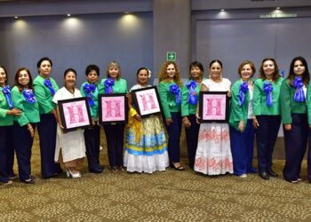 Fotos: Rubén Morales // Club Rotario Guelaguetza recibió la distinción.