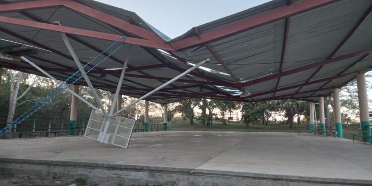 Reporta Protección Civil colapso de estructura metálica 