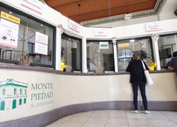 ¡Auxilio! “necesito dinero”; se multiplican por 8 casa de empeño; hay 70 firmas