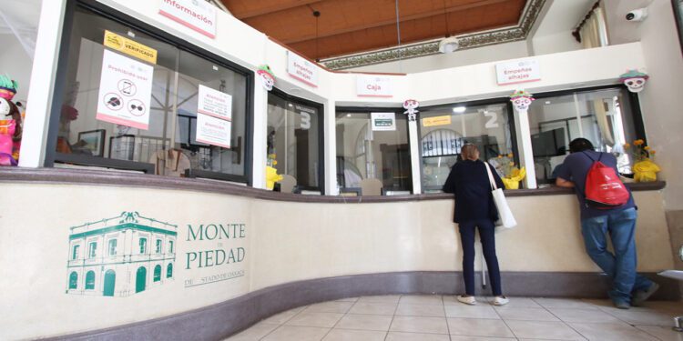 ¡Auxilio! “necesito dinero”; se multiplican por 8 casa de empeño; hay 70 firmas