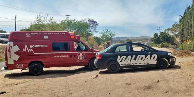 Derrapa a bordo de su motocicleta.