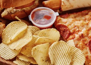 Tienen 23 días para sacar la comida chatarra de escuelas; ¿qué artículos están prohibidos y cuáles los permitidos? Acá te decimos