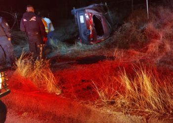 Vuelca con su camioneta en Libramiento norte