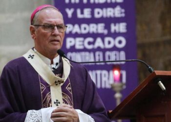 Foto: Adrián Gaytán // El Arzobispo Pedro Vázquez Villalobos en su homilía dominical, en la Catedral.