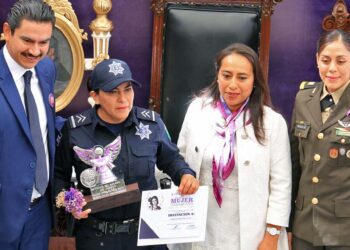 Fotos: Adrián Gaytán // El ayuntamiento de Oaxaca de Juárez entregó a 11 ciudadanas de la capital la Distinción Mujer Oaxaqueña Alicia Lilia Porras Mazari.