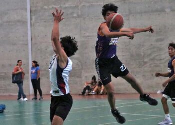 Foto: Leobardo García Reyes // El basquetbol entró en acción dentro de la Universiada Estatal.