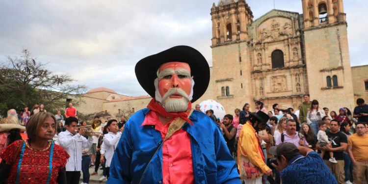 Oaxaca de fiesta;   carnavales a la   vuelta de la esquina 