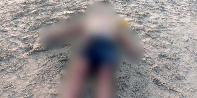El cuerpo del turista fue rescatado por un joven salvavidas.