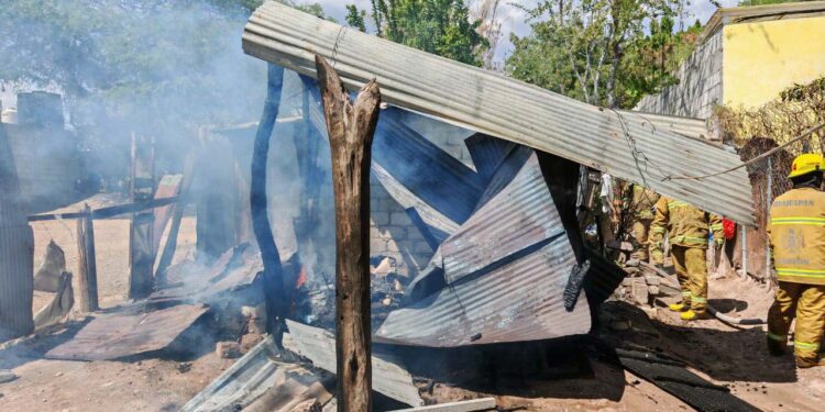 El incendió acabó con todo a su paso; no hubo lesionados.