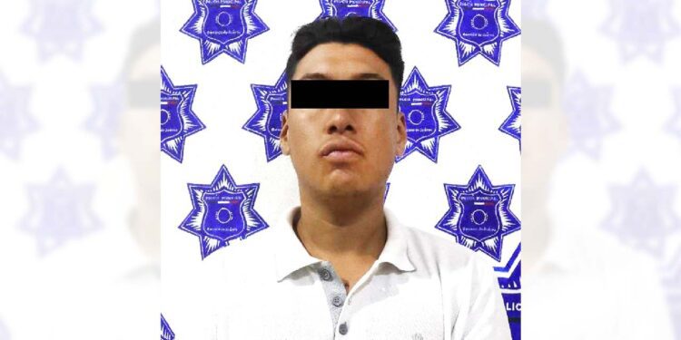 El sujeto fue alcanzado y detenido por las autoridades.