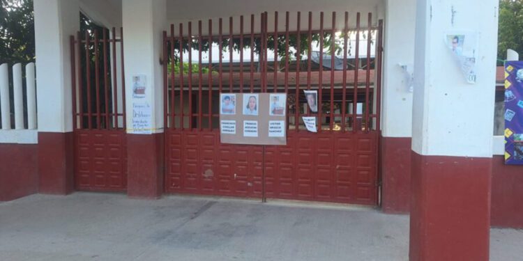 Acosa profesor a alumna; acusan complicidad al director de la EST-35 de Santo Domingo Tehuantepec e inacción del IEEPO