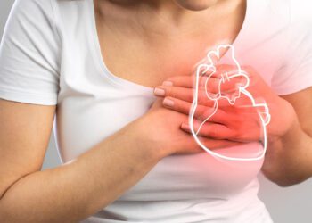 Las 5 señales de un infarto en mujeres que suelen ignorarse