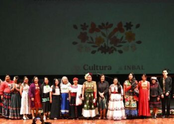 El “Recital de Poesía en Lenguas Originarias” tuvo un lleno total en la sala.