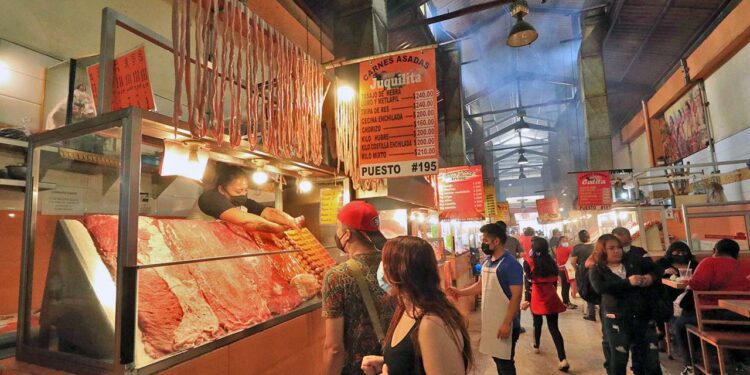 Foto: Adrián Gaytán // El aumento de los precios ha impactado en las carnicerías, así como en los negocios dedicados a la venta de carnes asadas o alimentos.