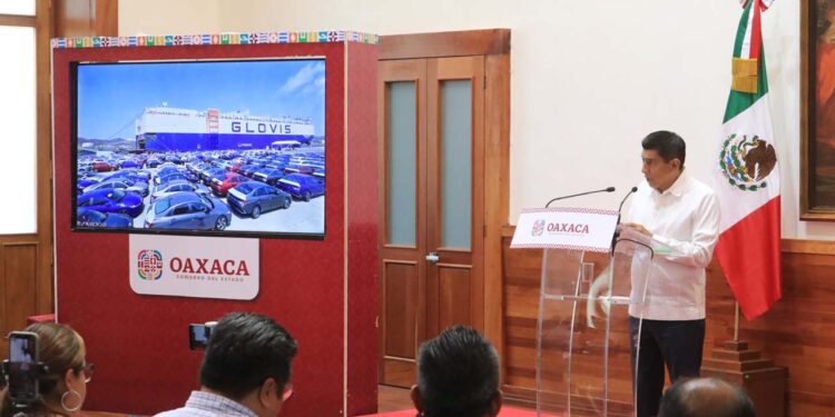 Foto: Adrián Gaytán // El mandatario estatal expuso que este cruce generará confianza a otras grandes empresas.