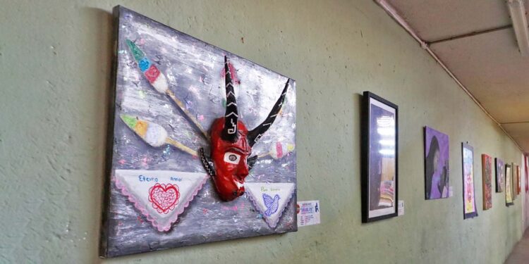 Fotos: Adrián Gaytán // El pasado sábado la exposición del colectivo Hacer Arte fue inaugurada en el pasillo del arte.