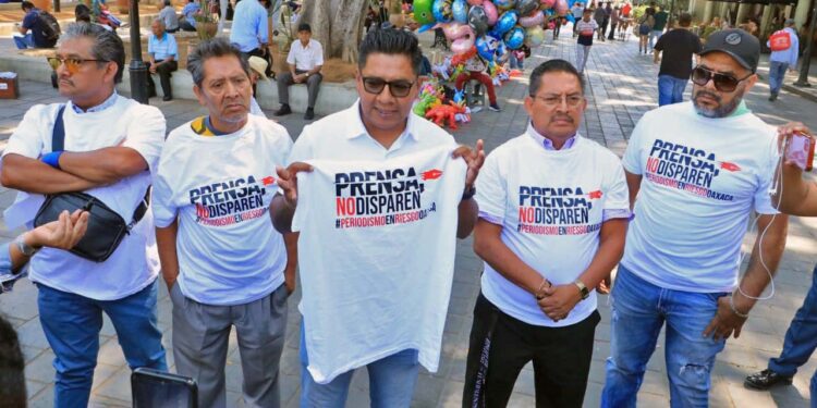 Foto: Adrián Gaytán // El periodista dio a conocer que la Fiscalía no ha presentado la supuesta orden de cateo para poder ingresar a su propiedad.