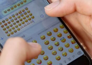 ¿Qué dice la psicología sobre las personas que usan solo emojis?