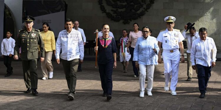 Foto: Presidencia de la República // En el aniversario 219 del natalicio de Juárez, la presidenta Claudia Sheinbaum y el gobernador Salomón Jara reivindicaron los ideales del Benemérito de las Américas.