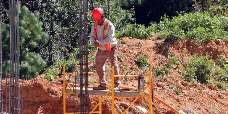 Foto: Adrián Gaytán // En las ferreterías, el costo de una tonelada de esta varilla se ubica entre los 17 mil y los 18, 500 pesos.