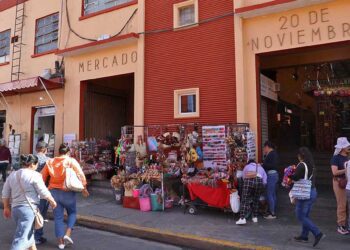 En lo que va del año se han capacitado en todo el estado a 3,977 personas en manejo de alimentos y bebidas.