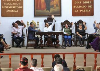 Fotos: Adrián Gaytán // En sesión extraordinaria, el Cabildo aprobó los ajustes en las elecciones de agencias tras la resolución de la Sala Xalapa del TEPJF.