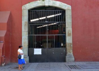 Foto: Adrián Gaytán // Este miércoles tocó el turno de saneamiento integral al mercado 20 de Noviembre.