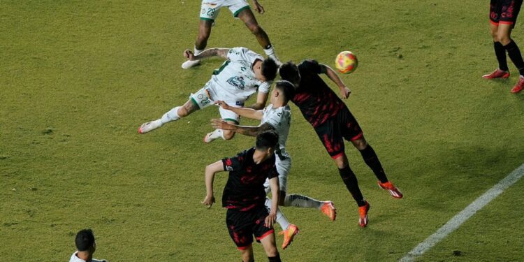 León y América viven una férrea lucha por la cima en la Liga MX