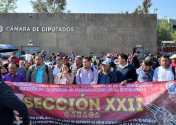 S-22 marca con la CNTE de la Cámara de Diputados al Zócalo de la CdMx
