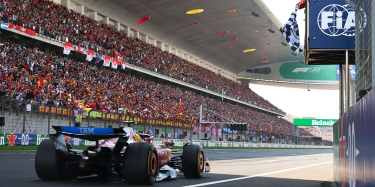 Hamilton gana el sprint del Gran Premio de China