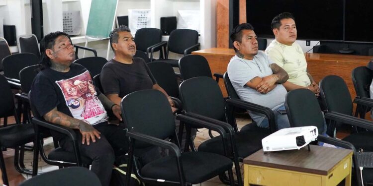 Foto: cortesía // Inician jornadas de capacitación para garantizar que los procedimientos de tatuajes, micropigmentación de cejas y perforaciones se realicen de manera segura.