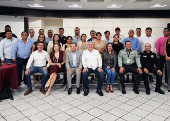 Foto: cortesía // Integrantes de la Asociación Nacional de Empresarios Mexicanos de Grúas en Oaxaca, buscan un marco legal actualizado para el sector, ante la competencia desleal.