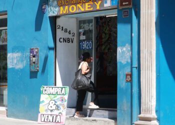 A dólar revuelto, ganancia de casa de cambio en Oaxaca; rebota precio del billete verde por aranceles