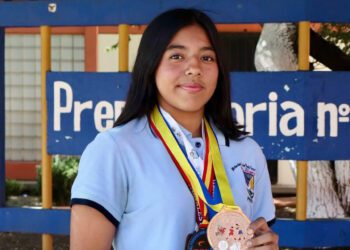 “Gracias a las mujeres que han abierto puertas para nosotras”: Camila, campeona de boxeo de la Prepa 7 UABJO
