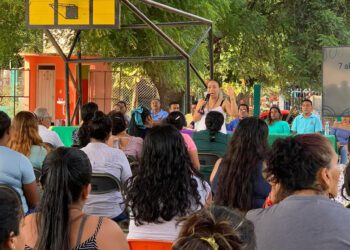 Promueven la “Crianza Compasiva” en el Día Internacional de la Mujer en Villa de Tututepec