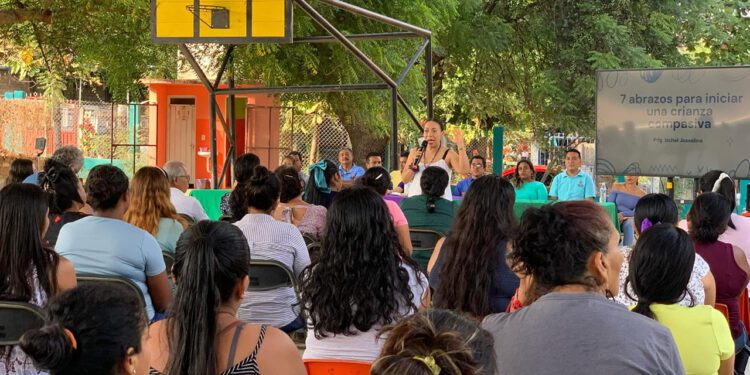 Promueven la “Crianza Compasiva” en el Día Internacional de la Mujer en Villa de Tututepec