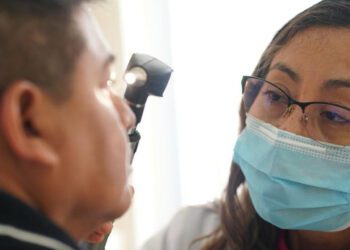 La detección temprana es fundamental, ya que, aunque el daño es permanente e irreversible, su progreso puede detenerse mediante el uso de medicamentos.