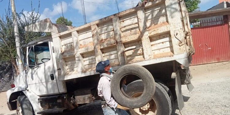 El gobierno hace un llamado a la población para no relajar las medidas de prevención y continuar intensificando las actividades de “patio y vivienda limpia”.