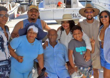 Karen Palma está disfrutando la visita de sus papás que vinieron de Medellín, Colombia con toda su familia.