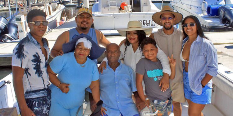 Karen Palma está disfrutando la visita de sus papás que vinieron de Medellín, Colombia con toda su familia.